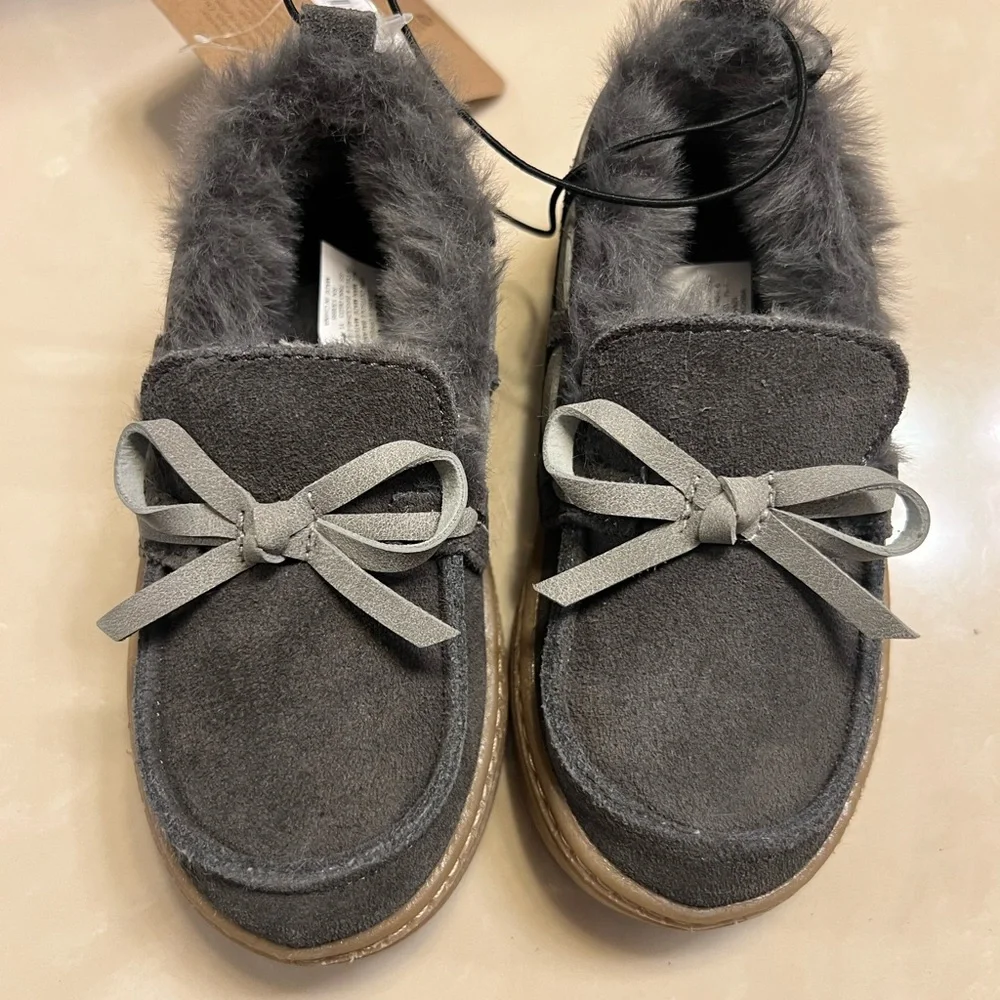 NWT Bearpaw real leather faux moccasins size 6 fur